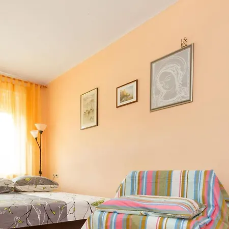 Apartment Lukre *